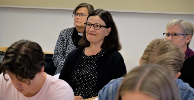Utbildningsminister Anna Ekström besökte kristen friskola