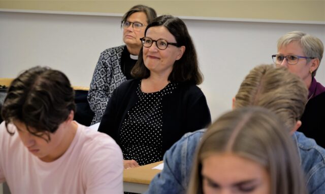 Anna Ekström besökte kristen friskola