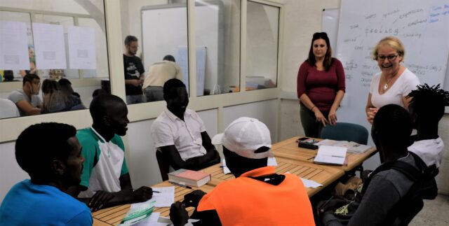 2000 år senare fortsätter människor att söka sin flykt över Medelhavet till Malta