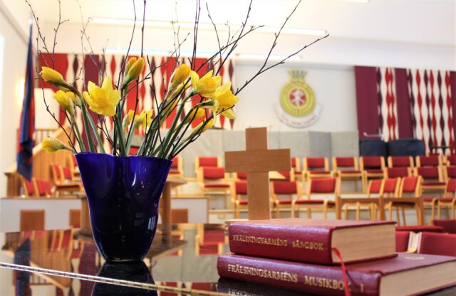 Kyrkoledare i Aftonbladet: ”Låt kyrkorna tillämpa kvadratmeterregeln i påsk!”