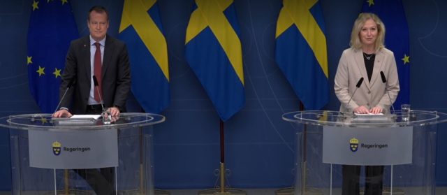 Brister i regeringens lagförslag om demokrativillkor