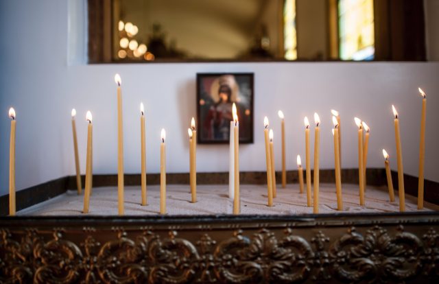 Sveriges kyrkor ber om ett slut på kriget – uppmanar till särskild bön på söndag